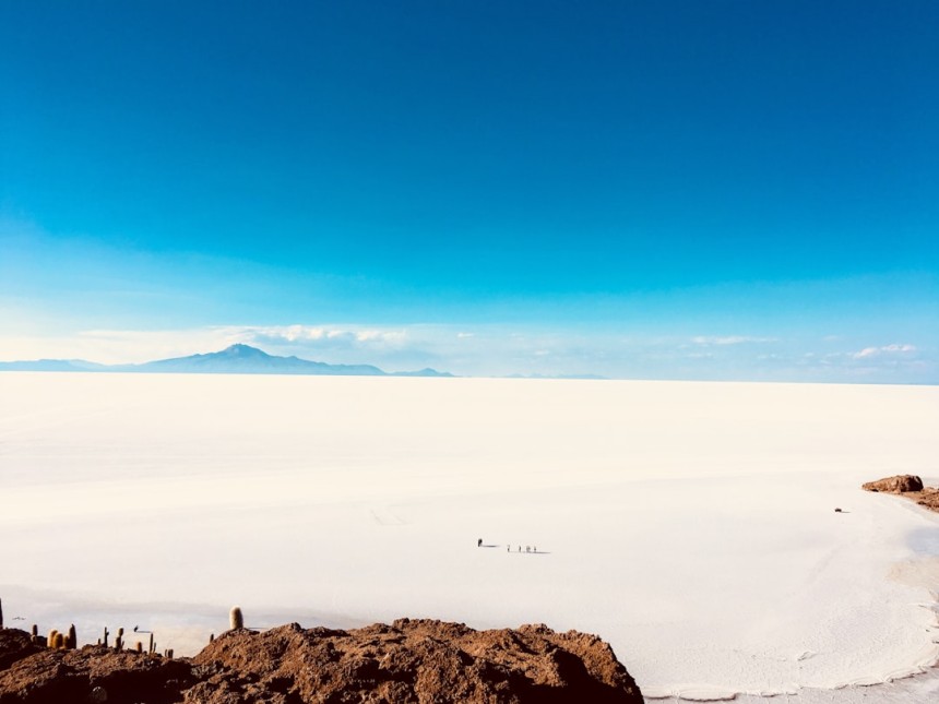 Étendue blanche du Salar de Uyuni en Bolivie