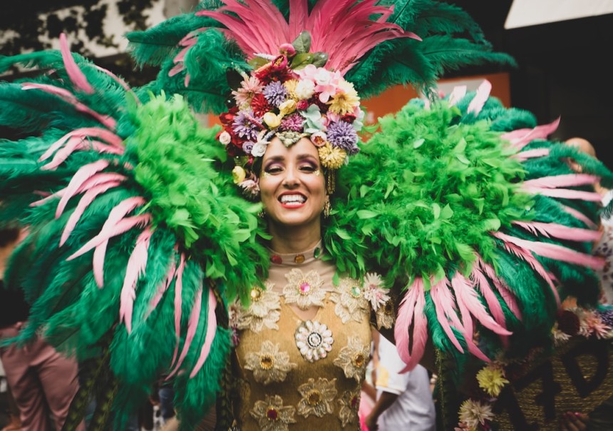 Danseurs colorés au Carnaval de Rio
